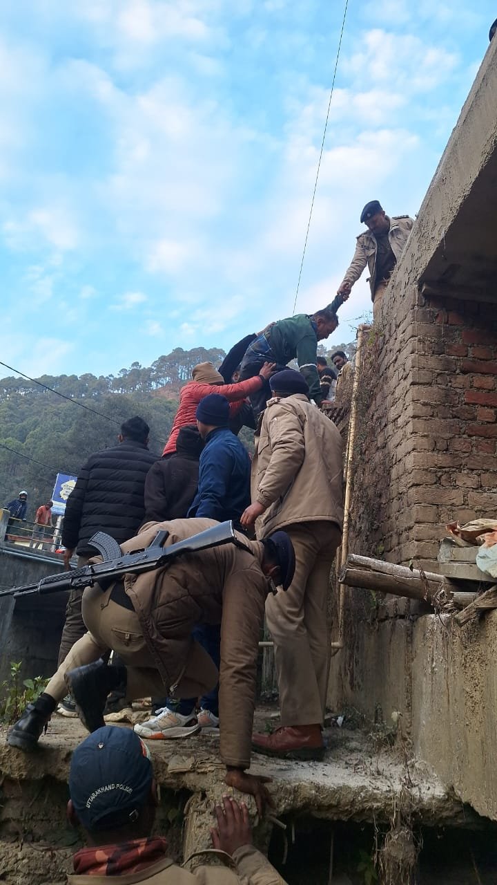 सीओ भवाली की तत्परता ने बचाई घायल की जान
