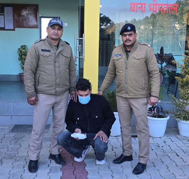 नैनीताल पुलिस का ऑपरेशन क्लीन जारी, भीमताल में चरस तस्कर गिरफ्तार।