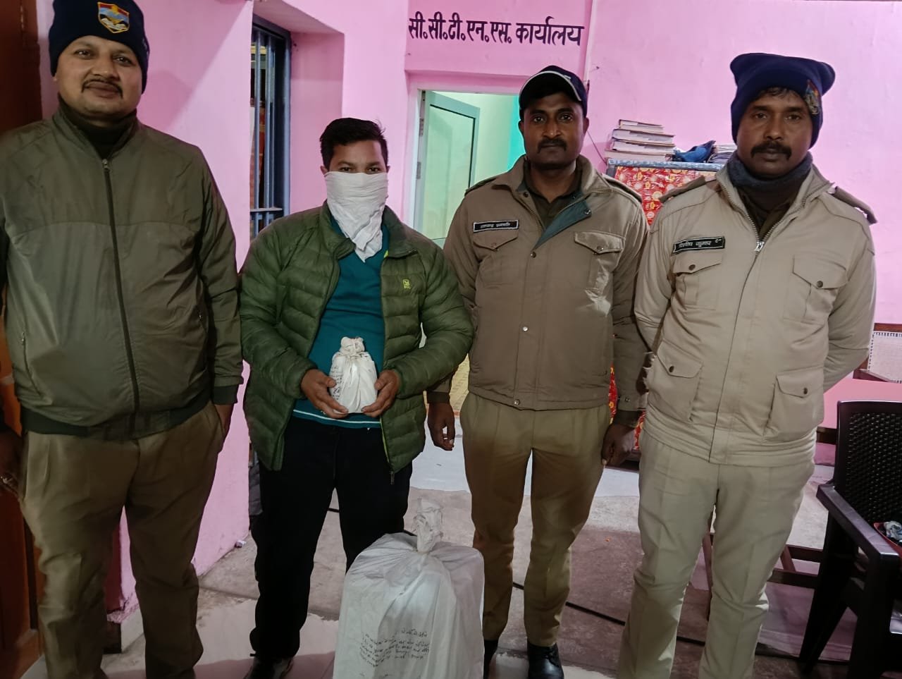 नए साल पर नैनीताल पुलिस की मुहिम: नशे के खिलाफ 9 तस्कर गिरफ्तार, अवैध सामग्री जब्त।