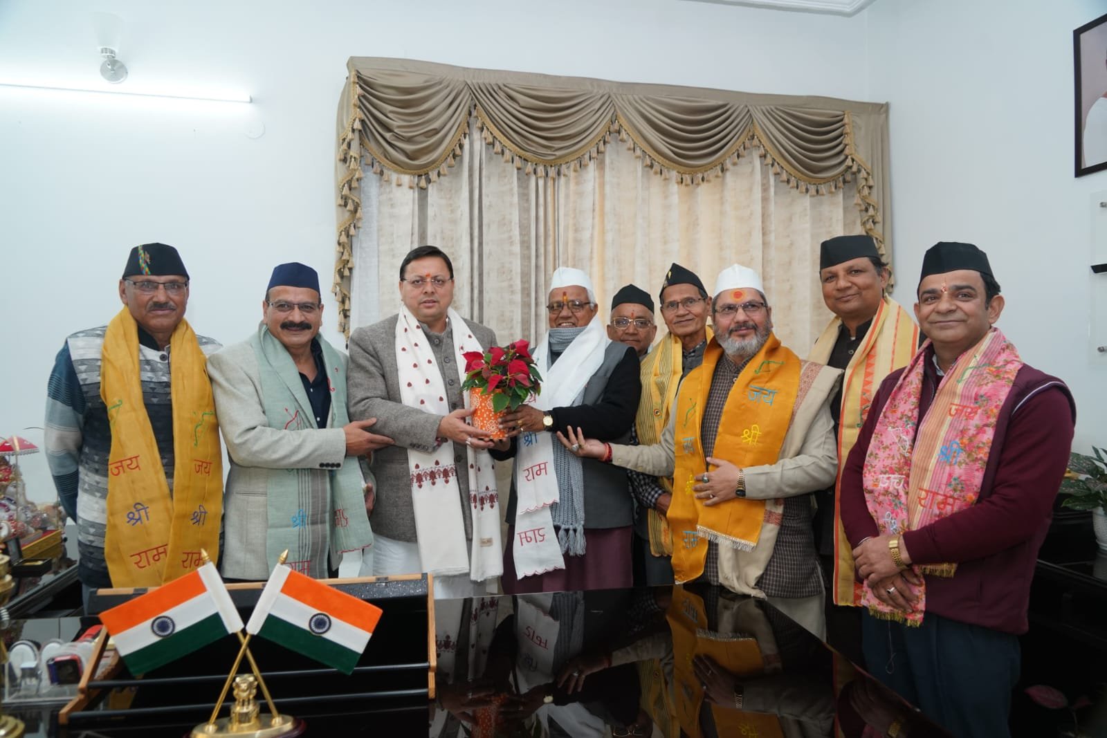 अखिल गढ़वाल सभा की नई कार्यकारिणी ने मुख्यमंत्री धामी से की मुलाकात, नव वर्ष की दी शुभकामनाएं