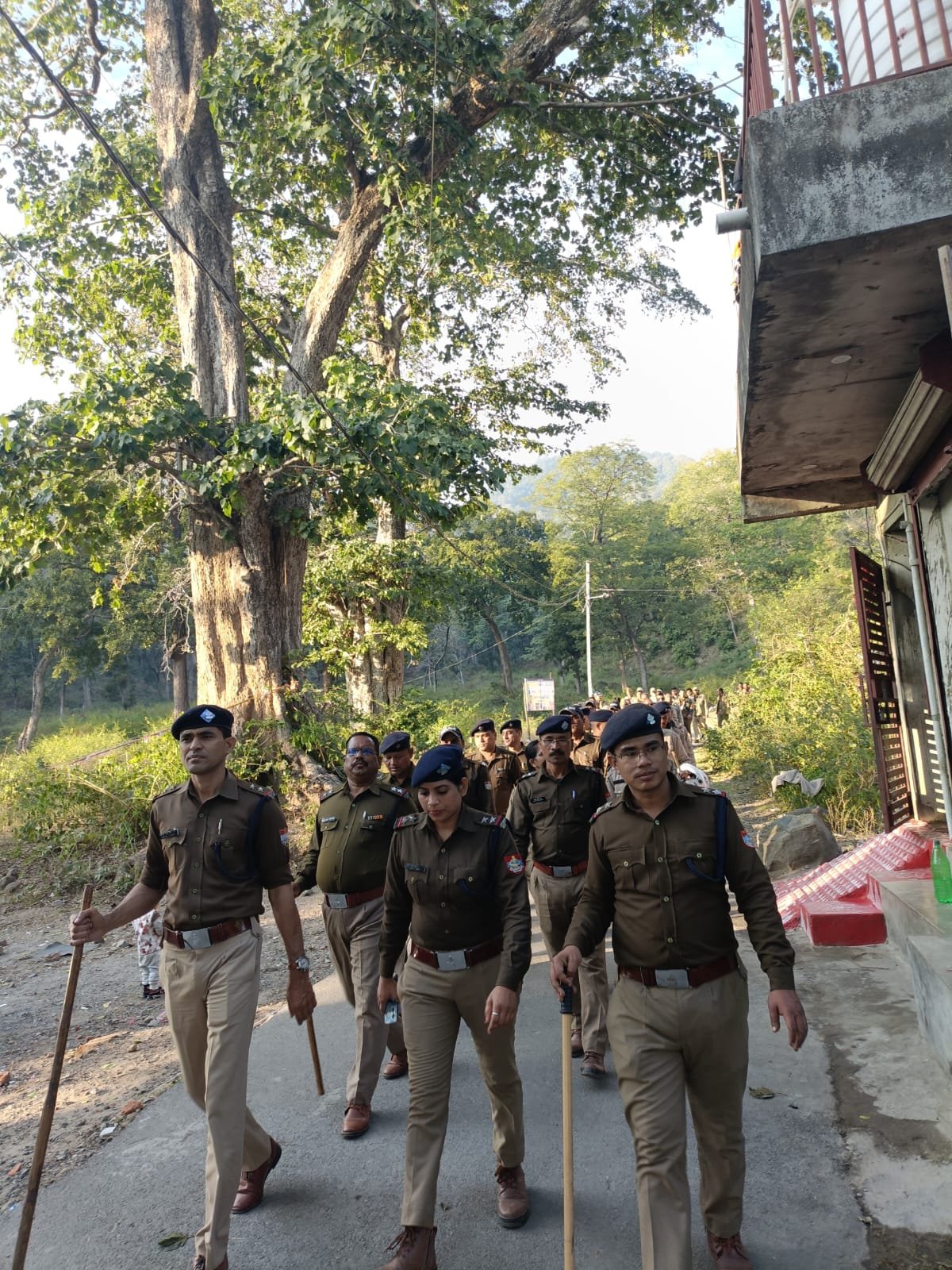 निकाय चुनाव के मद्देनजर पुलिस की सतर्कता, विभिन्न क्षेत्रों में फ्लैग मार्च