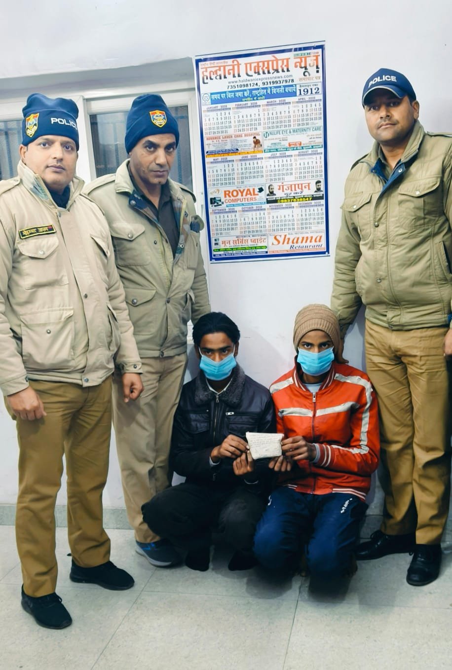 सट्टा पर्ची, नगदी और कच्ची शराब बरामद, पुलिस ने तीन अभियुक्तों को दबोचा