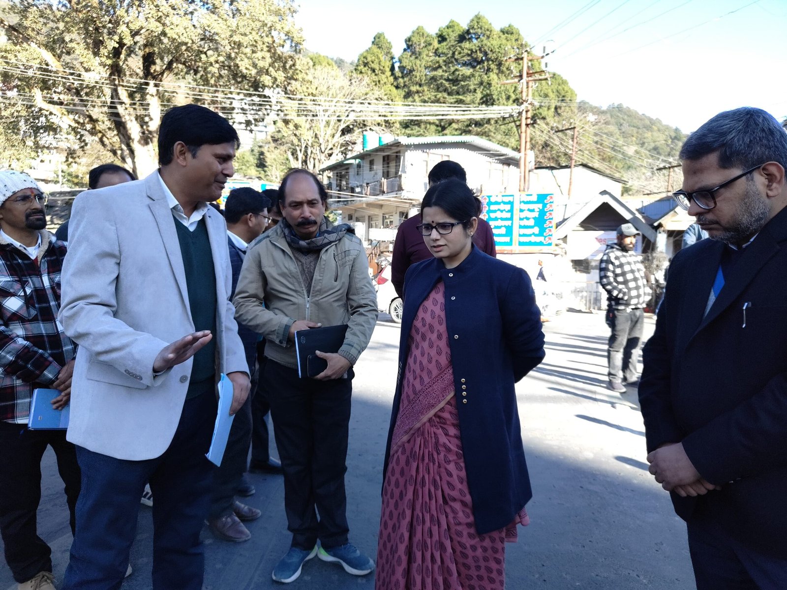 जिलाधिकारी ने सिंचाई विभाग द्वारा किए जा रहे सुरक्षात्मक कार्यों का निरीक्षण कर आवश्यक दिशा निर्देश दिये।
