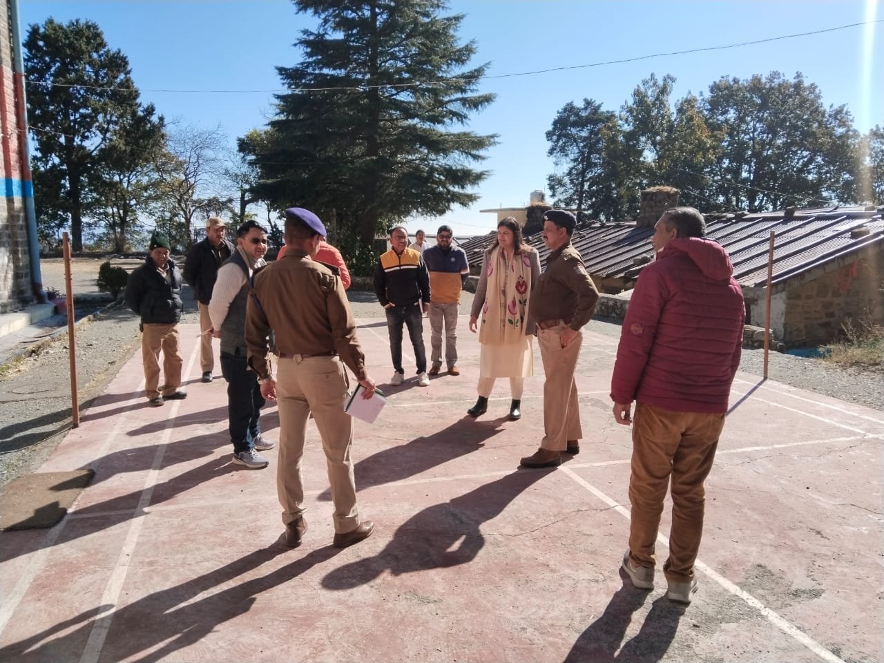 नगर निकाय चुनाव की सुरक्षा व्यवस्था का निरीक्षण, सुरक्षात्मक प्रबंधन और बैरिकेडिंग की व्यवस्था को लेकर सम्बंधित को दिए आवश्यक दिशा-निर्देश*