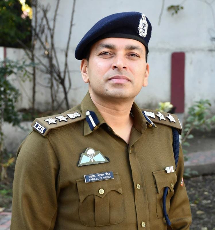 SSP NAINITAL प्रहलाद मीणा ने अपनाया कड़ा रुख,  लापरवाही बरतने पर, चौकी प्रभारी सहित 03 पुलिस कार्मिकों को किया निलंबित।