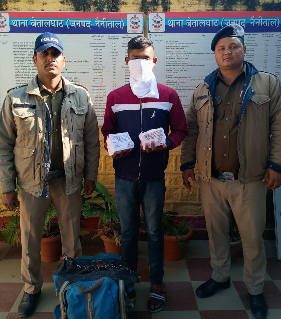 चोरगलिया एवम बेतालघाट पुलिस ने शराब की तस्करी कर रहे 02 व्यक्तियों को 226 पाउच अवैध शराब के साथ किया गिरफ्तार*