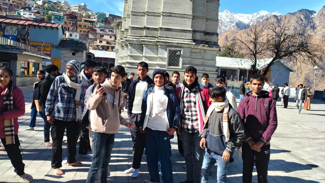 शीतकालीन यात्रा प्रारंभ होने के बाद से करीब छह हजार यात्री कर चुके हैं दर्शन