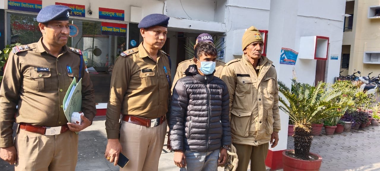 नैनीताल पुलिस ने सुलझाई चोरी की गुत्थी, चोर के साथ जेवरात बरामद