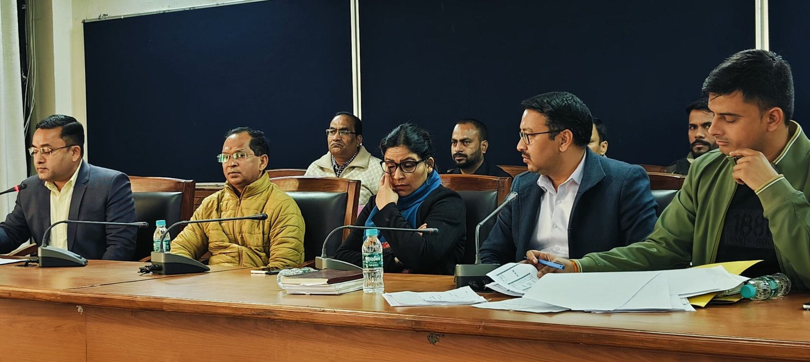 मतदान और मतगणना की तैयारी तेज, निर्वाचन अधिकारी ने दिए दिशा-निर्देश