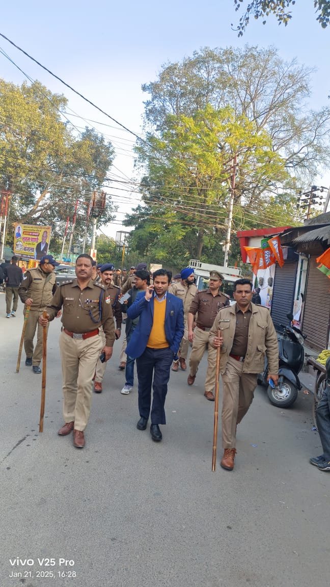 रामनगर पुलिस ने निकाला फ्लैग मार्च, नगर निकाय चुनावों में शांति व्यवस्था बनाए रखने का संदेश