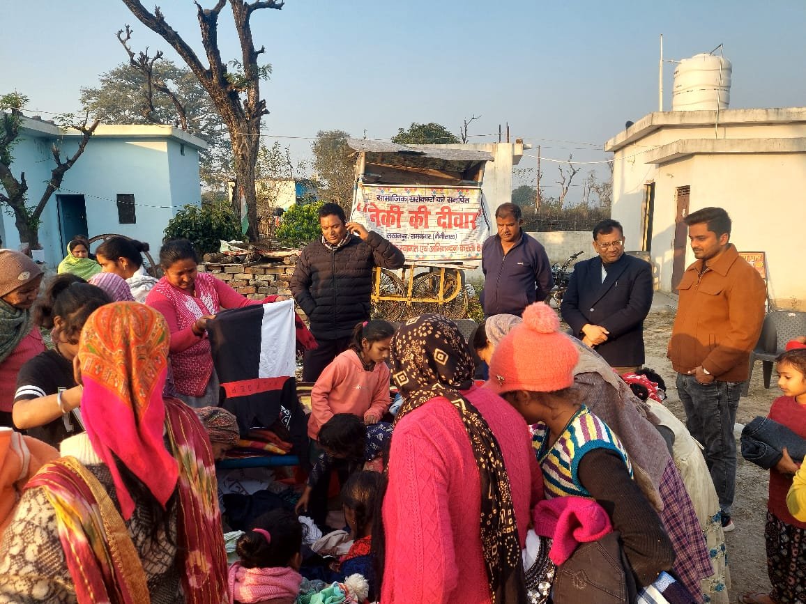 नेकी की दीवार ने पूछड़ी बस्ती में बांटी गर्माहट और खुशियां” 42वें वस्त्रदान शिविर में जरूरतमंदों के चेहरे पर आई राहत की मुस्कान”
