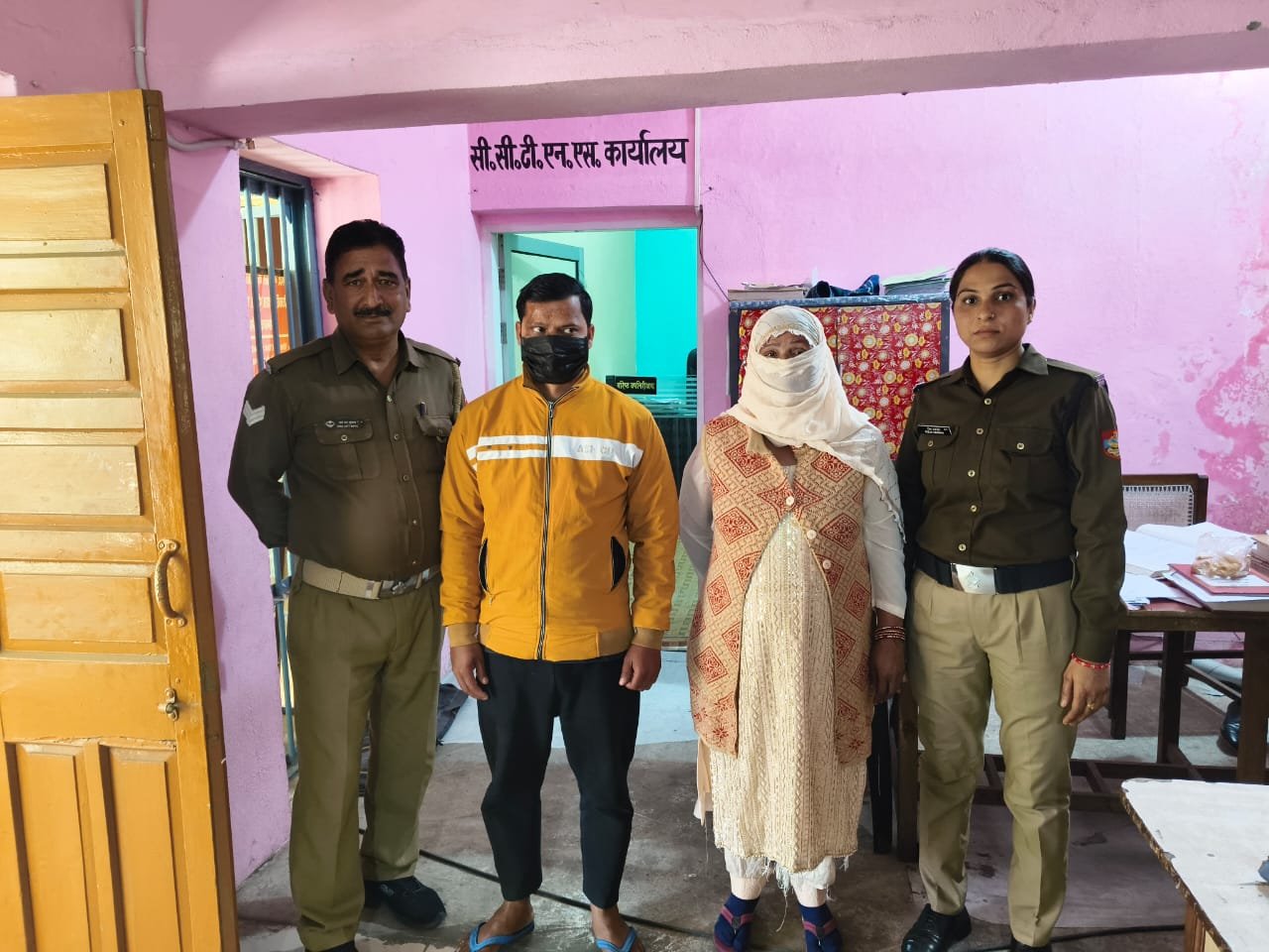 लालकुआं पुलिस की कार्रवाई: दो वारंटी गिरफ्तार, कानून का हुआ पालन