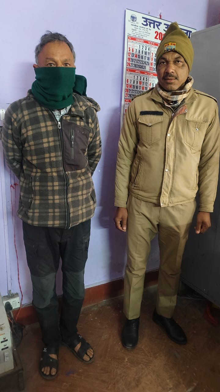 शराब के नशे में टैक्सी दौड़ाना पड़ा महंगा, मल्लीताल पुलिस ने किया गिरफ्तार