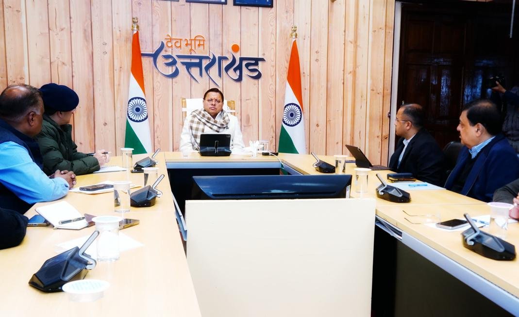 मुख्यमंत्री पुष्कर सिंह धामी ने शुक्रवार को मुख्यमंत्री आवास में उच्च स्तरीय बैठक में अधिकारियों को दिये निर्देश