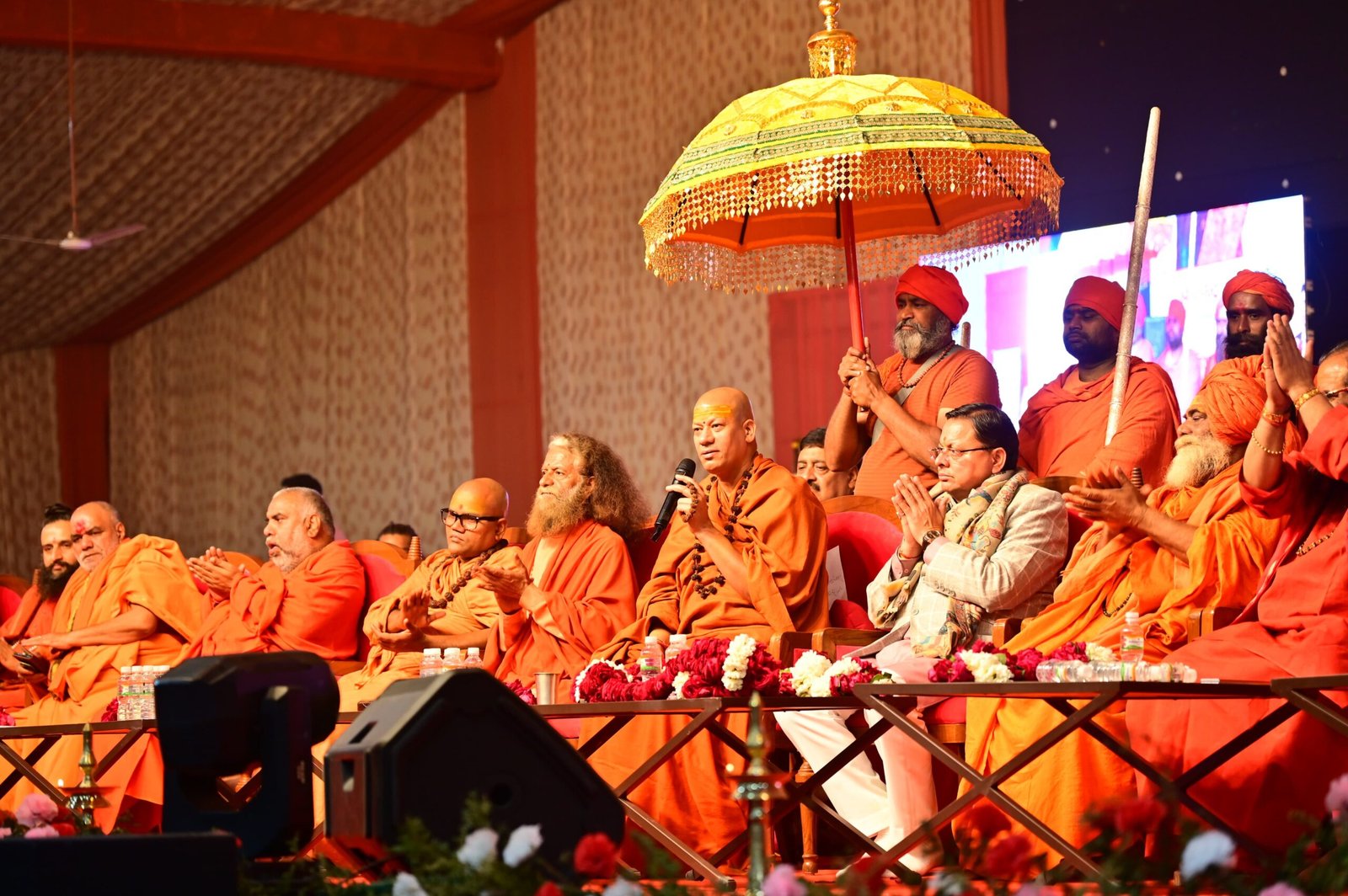 संतो के समागम में, मुख्यमंत्री धामी का हुआ सम्मान।