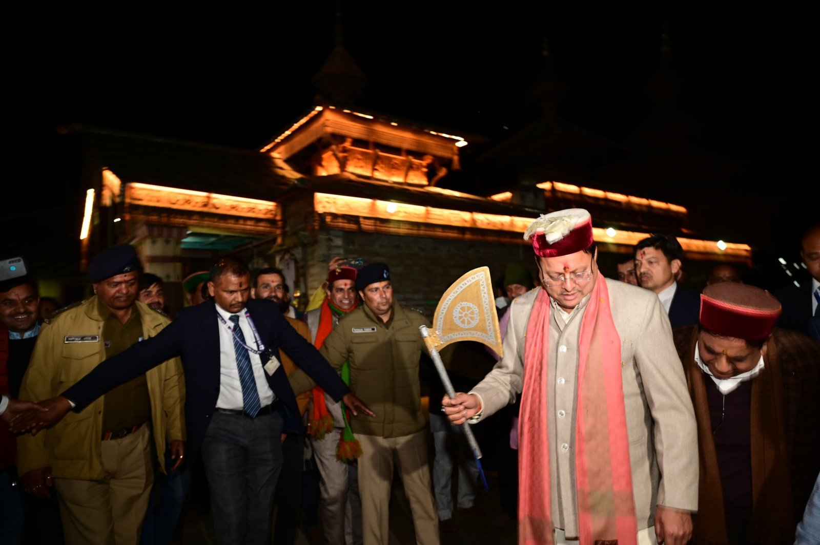 जौनसार बावर की सांस्कृतिक धरोहर के रंग में रंगे मुख्यमंत्री धामी