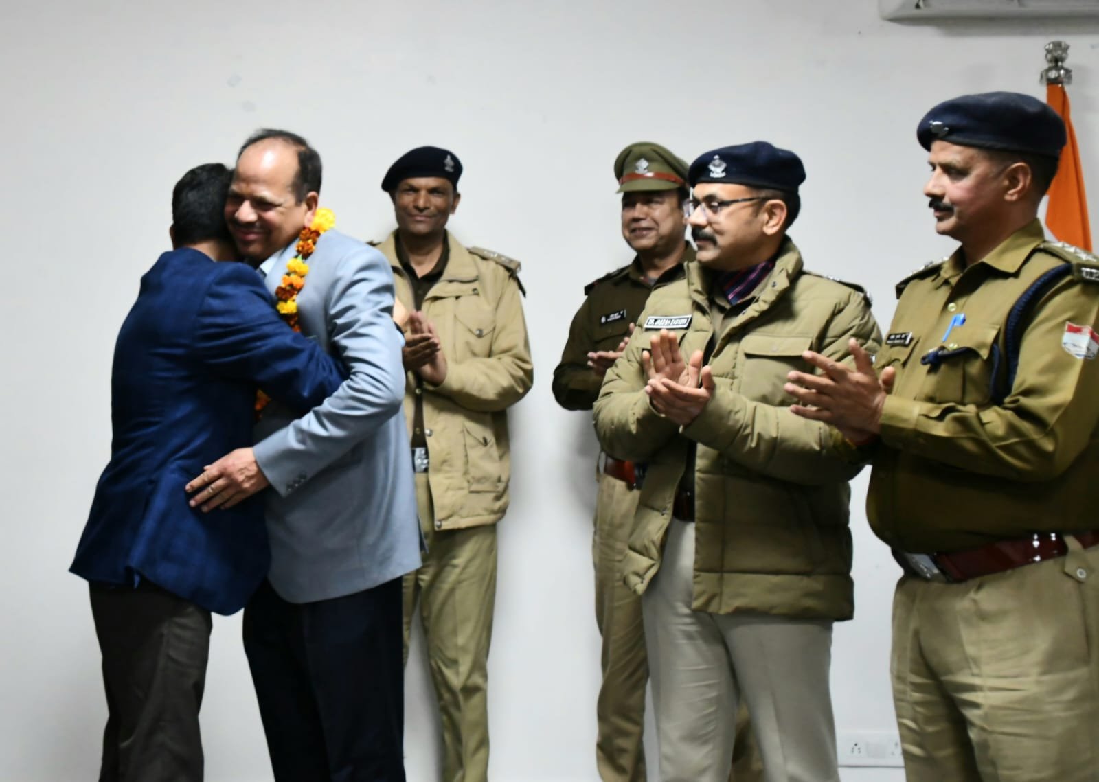 उत्तराखंड पुलिस के नैनीताल जिले से सेवानिवृत्त हो रहे 04 पुलिस अधिकारी/ कर्मियों को एस०एस०पी० नैनीताल ने किया सम्मानित, स्वस्थ्य जीवन और उज्ज्वल भविष्य की शुभकामनाओं के साथ दी विदाई