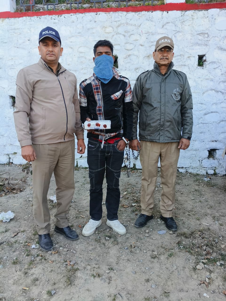 *नैनीताल पुलिस का नशे पर वार लगातार*  *कोतवाली हल्द्वानी पुलिस ने नशीले इंजेक्शनों के साथ एक नशे के तस्कर को किया गिरफ्तार*