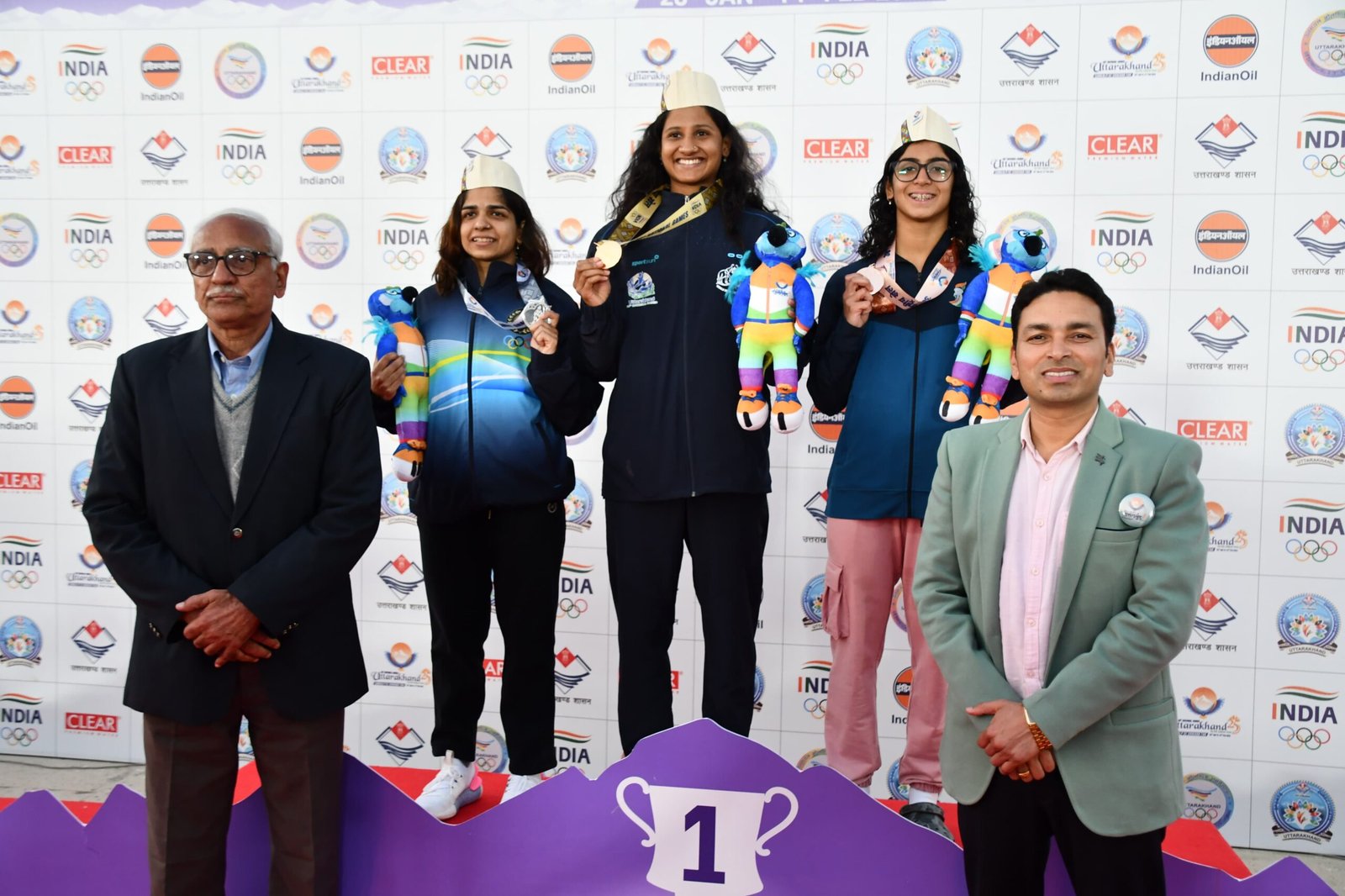 एसएसपी नैनीताल  ने राष्ट्रीय खेल के स्विमिंग प्रतियोगिता में विजई खिलाड़ियों को मेडल पहनाकर किया सम्मानित, दी बधाई*