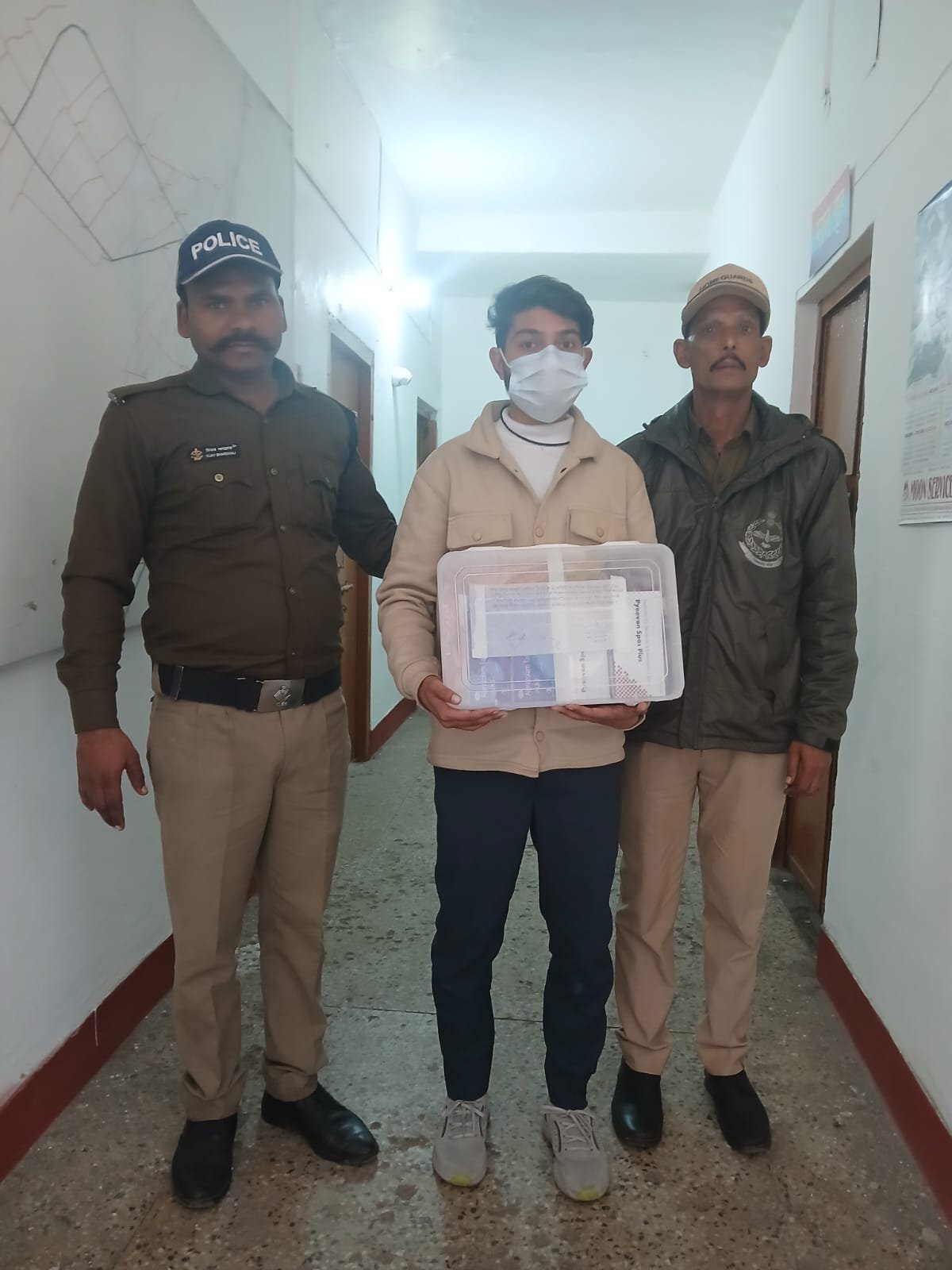 एसएसपी मीणा के कड़े निर्देशों का दिखने लगा असर*  *ड्रग्स फ्री देवभूमि मिशन-2025 अभियान में नशे के 02 बड़े तस्कर, होलसेल विक्रेता 6540 नशीले गोलियॉ एवं कैप्सूल के साथ गिरफ्तार*