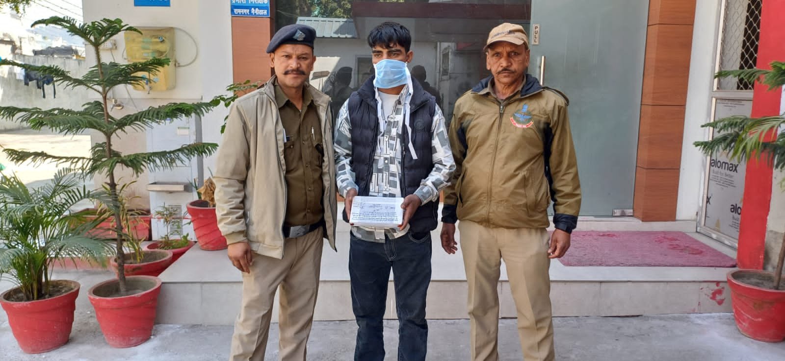 रामनगर में मोबाइल चोरी की गुत्थी सुलझी, आरोपी रेलवे पड़ाव से गिरफ्तार।