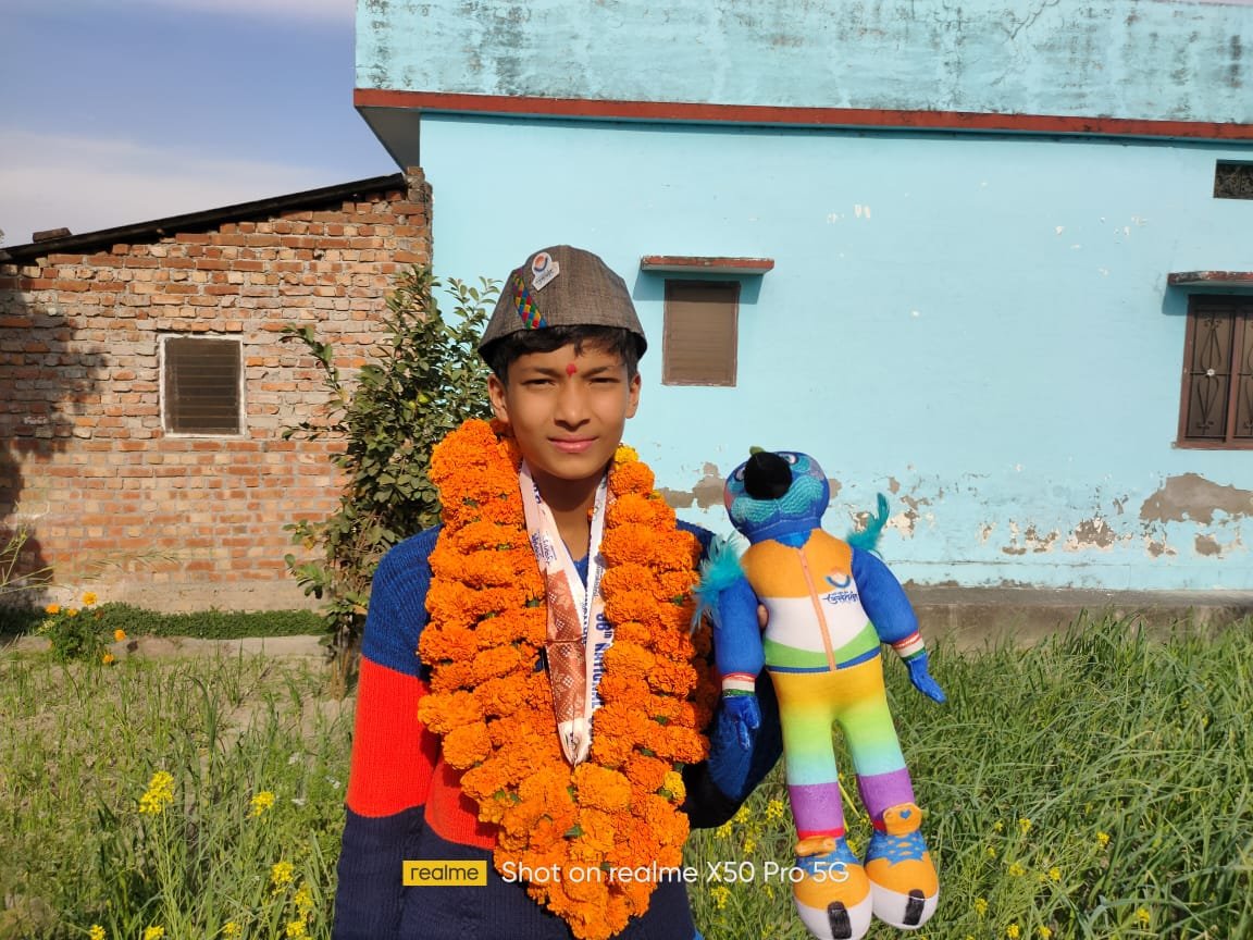 भार्गवी रावत का गांव और स्कूल में भव्य स्वागत, दो सिल्वर और दो ब्रॉन्ज मेडल के साथ लौटीं