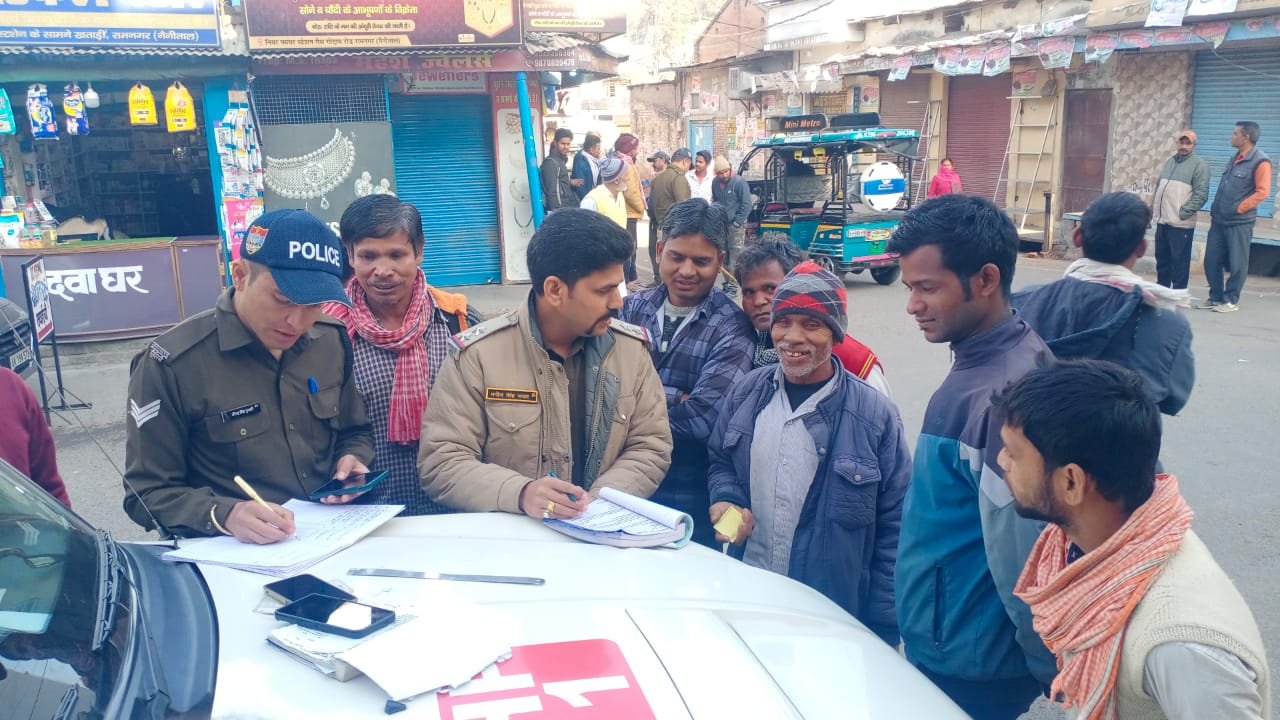 किरायेदार सत्यापन और वाहन चेकिंग में पुलिस की कड़ी कार्रवाई, भारी जुर्माना वसूला