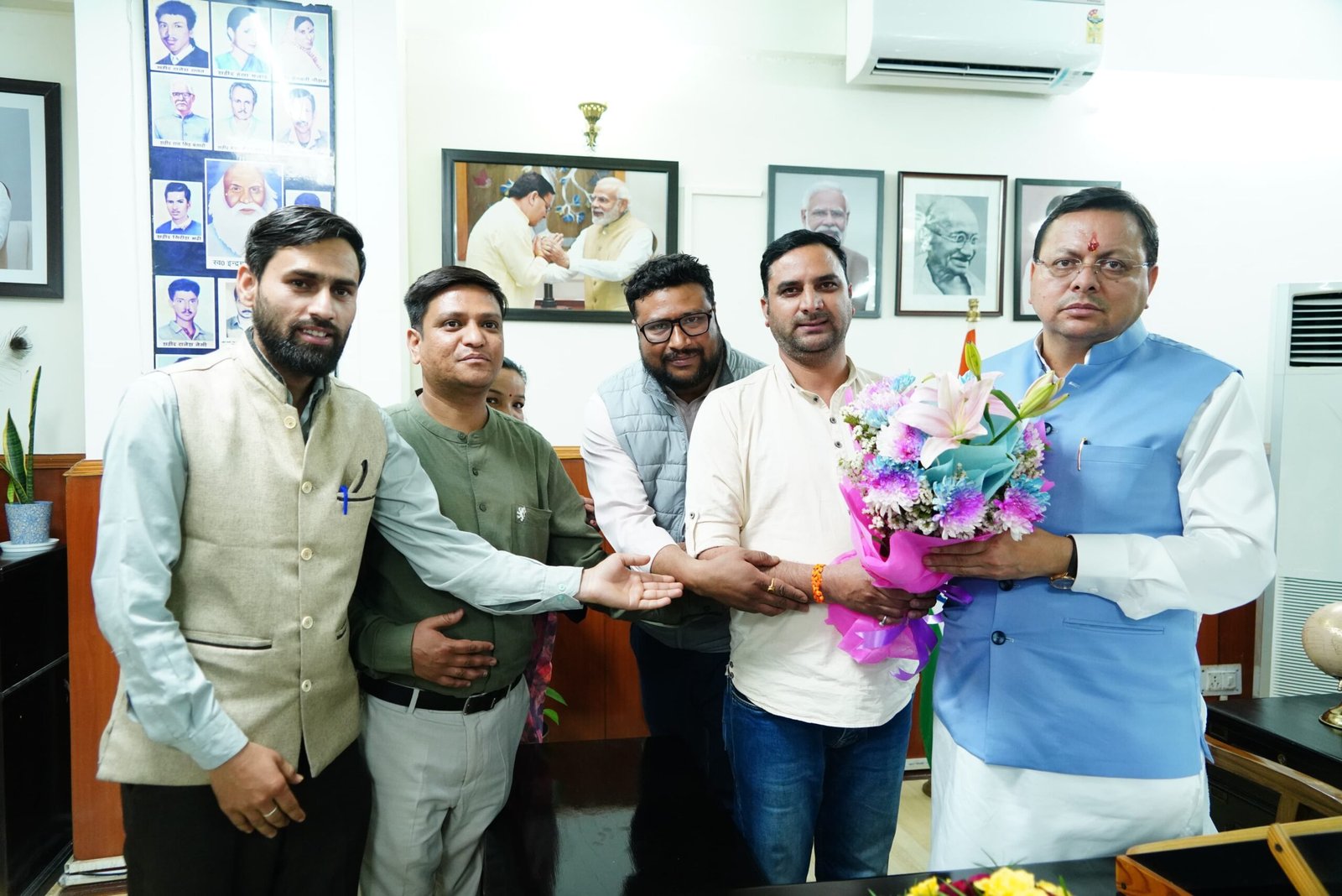 उपनल कर्मचारी संगठन के पदाधिकारियों ने मुख्यमंत्री से की भेंट