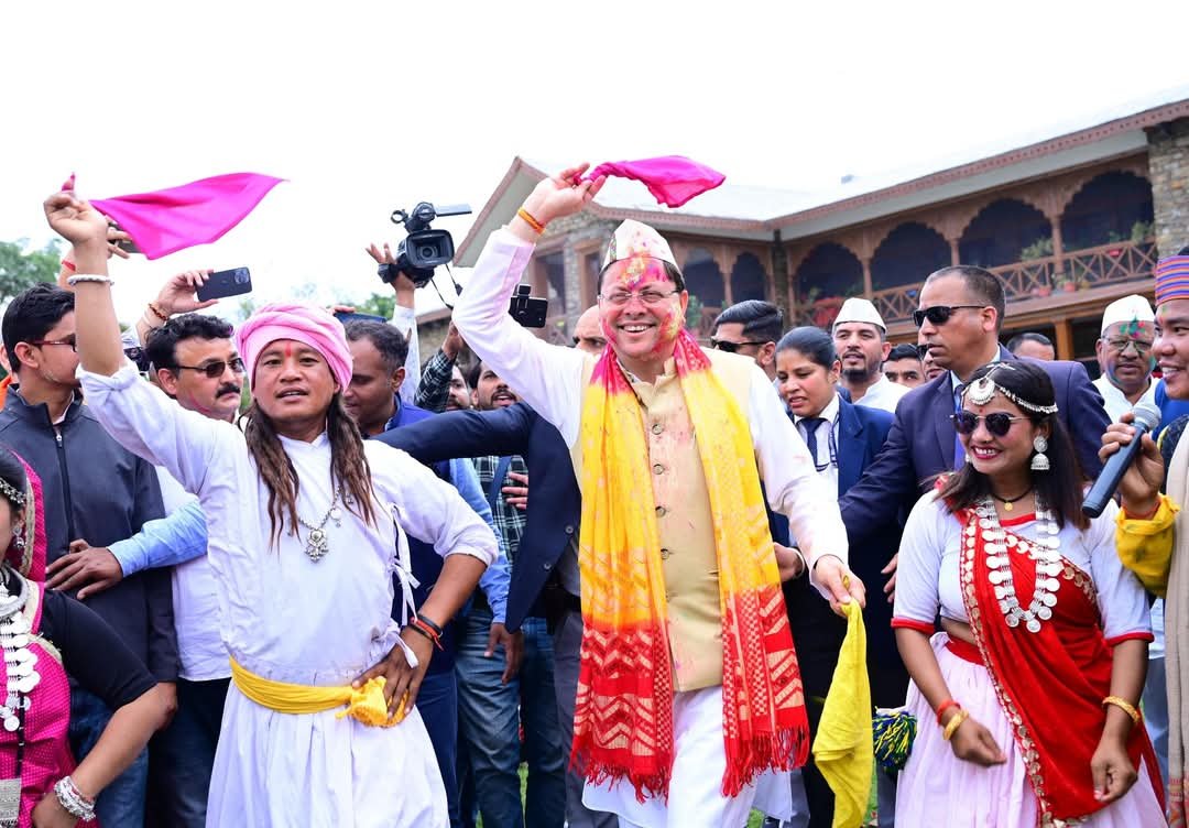 सीएम आवास में उत्तराखंड की सांस्कृतिक समृद्धि और एकता के हुए दर्शन होली मिलन कार्यक्रम में जुटे प्रदेश भर के लोक कलाकार