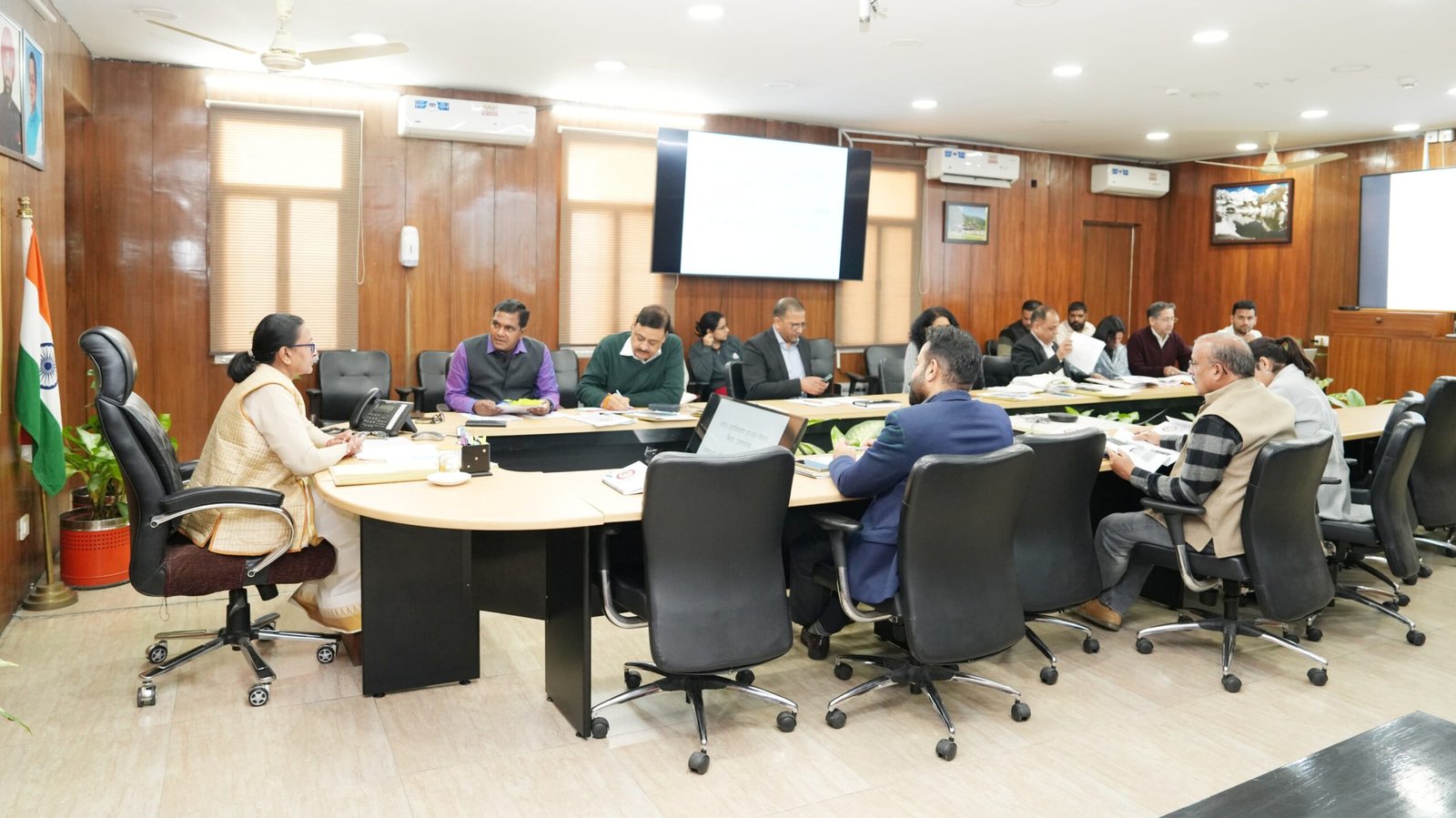 मुख्य सचिव श्रीमती राधा रतूड़ी ने महिला सशक्तिकरण की योजनाओं के Performance Audit के निर्देश दिए