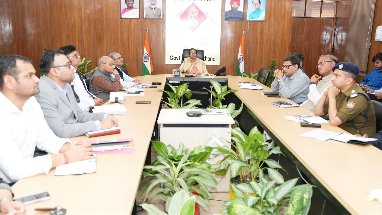 मुख्य सचिव श्रीमती राधा रतूड़ी ने आपदा प्रबन्धन विभाग की बैठक ली