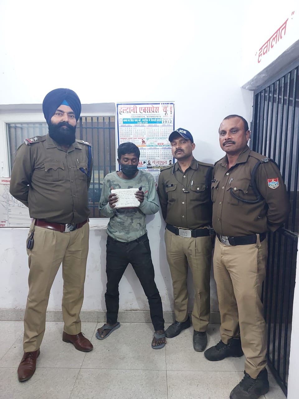 बनभूलपुरा पुलिस ने नशे के तस्कर को चरस के साथ गिरफ्तार*