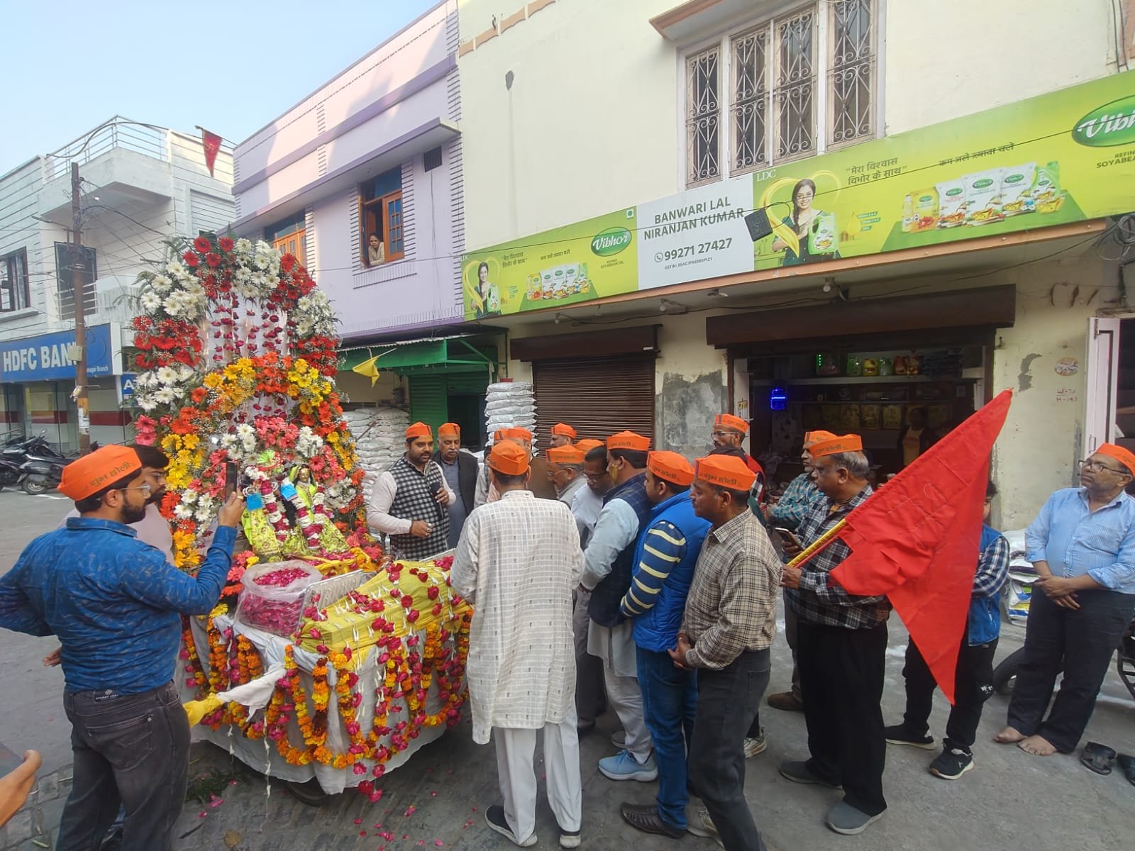 रामनगर में रंगभरी एकादशी पर निकला राधा-कृष्ण का भव्य डोला।