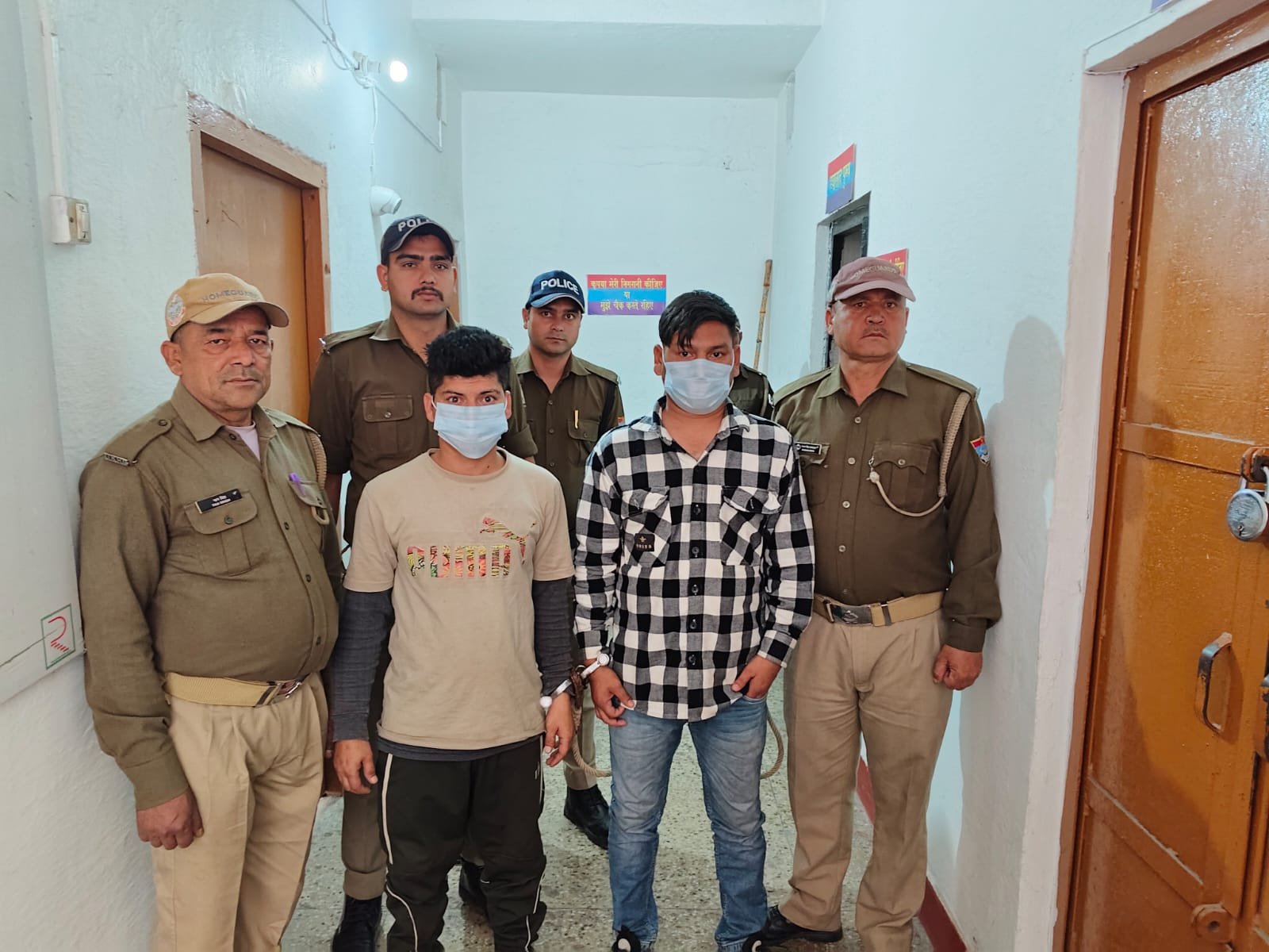 पुलिस ने 02 वारंटियों को किया गिरफ्तार*