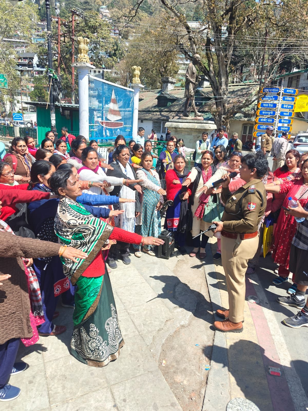 तल्लीताल पुलिस ने जनपद की आंगनबाड़ी महिलाओं को किया जागरूक, साइबर क्राइम, नशे के दुष्प्रभाव और यातायात नियमों की दी जानकारी*