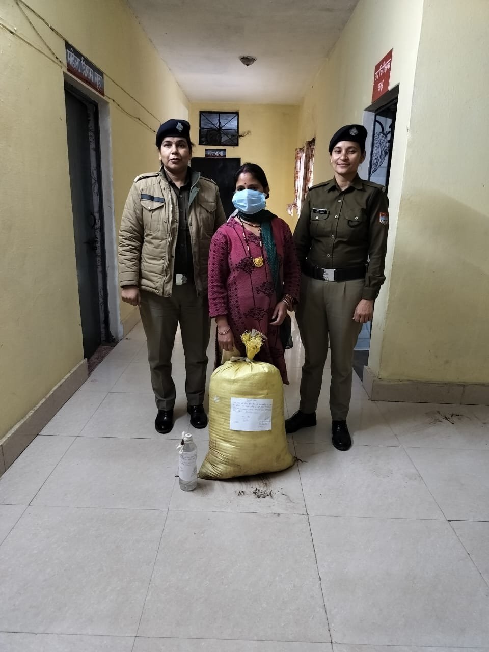 चोरगलिया पुलिस ने अवैध शराब के साथ एक महिला को किया गिरफ्तार, कब्जे से 152 पाउच कच्ची शराब बरामद*