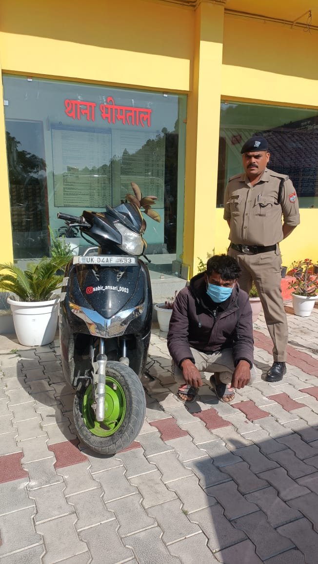 भीमताल क्षेत्र में स्टंटबाजी करने वाले युवक को पुलिस ने सिखाया सबक*  *व्यक्ति के विरुद्ध हुई चलानी कार्यवाही वाहन भी सीज*