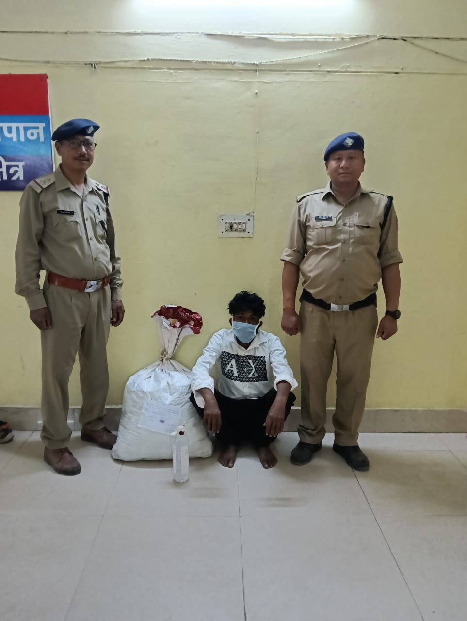 चोरगलिया पुलिस ने एक नशे के तस्कर को किया गिरफ्तार, कब्जे से 146 पाउच अवैध शराब बरामद*