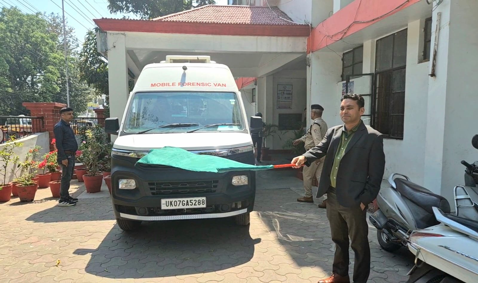एसएसपी नैनीताल ने हल्द्वानी में मोबाइल फोरेंसिक वाहन को हरी झंडी दिखाकर किया रवाना*