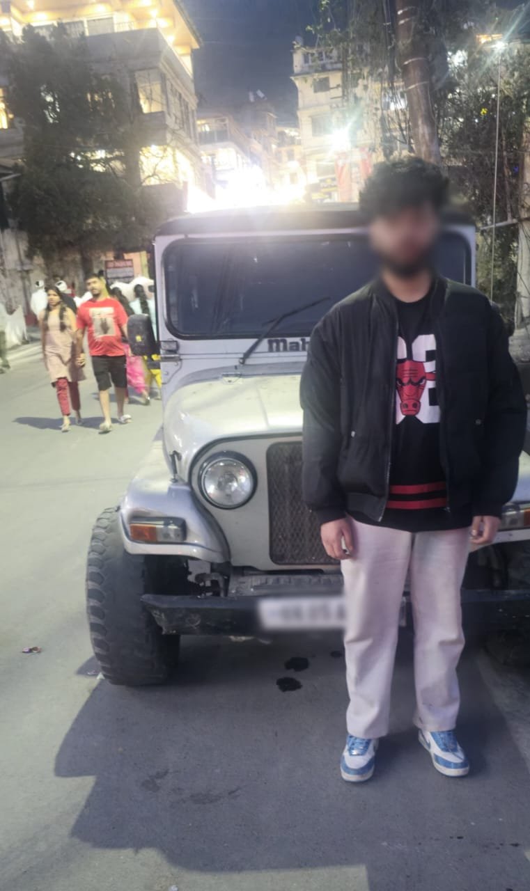 मल्लीताल क्षेत्र में स्टंटबाजी करने वाले युवक को पुलिस ने सिखाया सबक*  *व्यक्ति के विरुद्ध हुई चलानी कार्यवाही वाहन भी सीज*