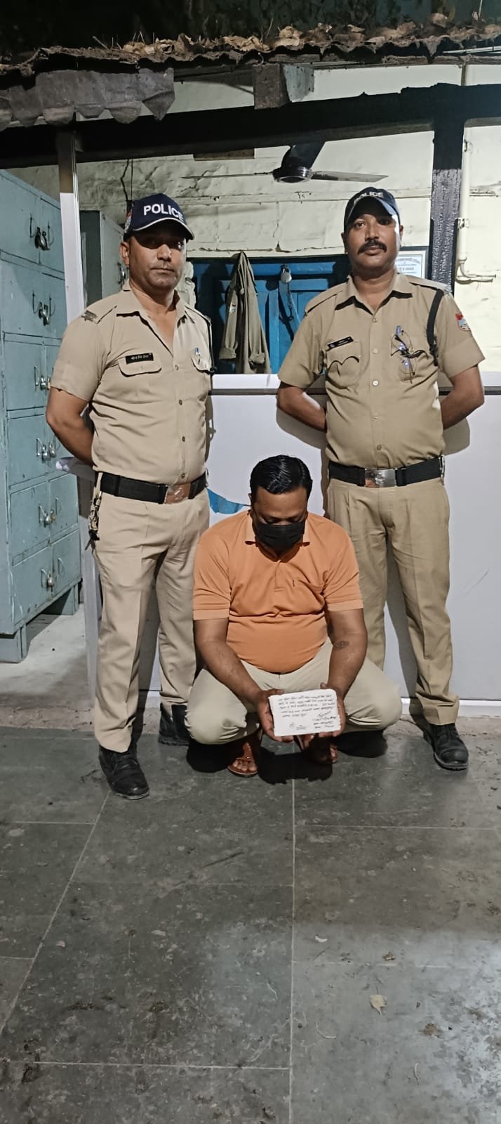 पुलिस ने सट्टे की खाई-बाड़ी करते एक युवक को सट्टा पर्ची के साथ किया गिरफ्तार।