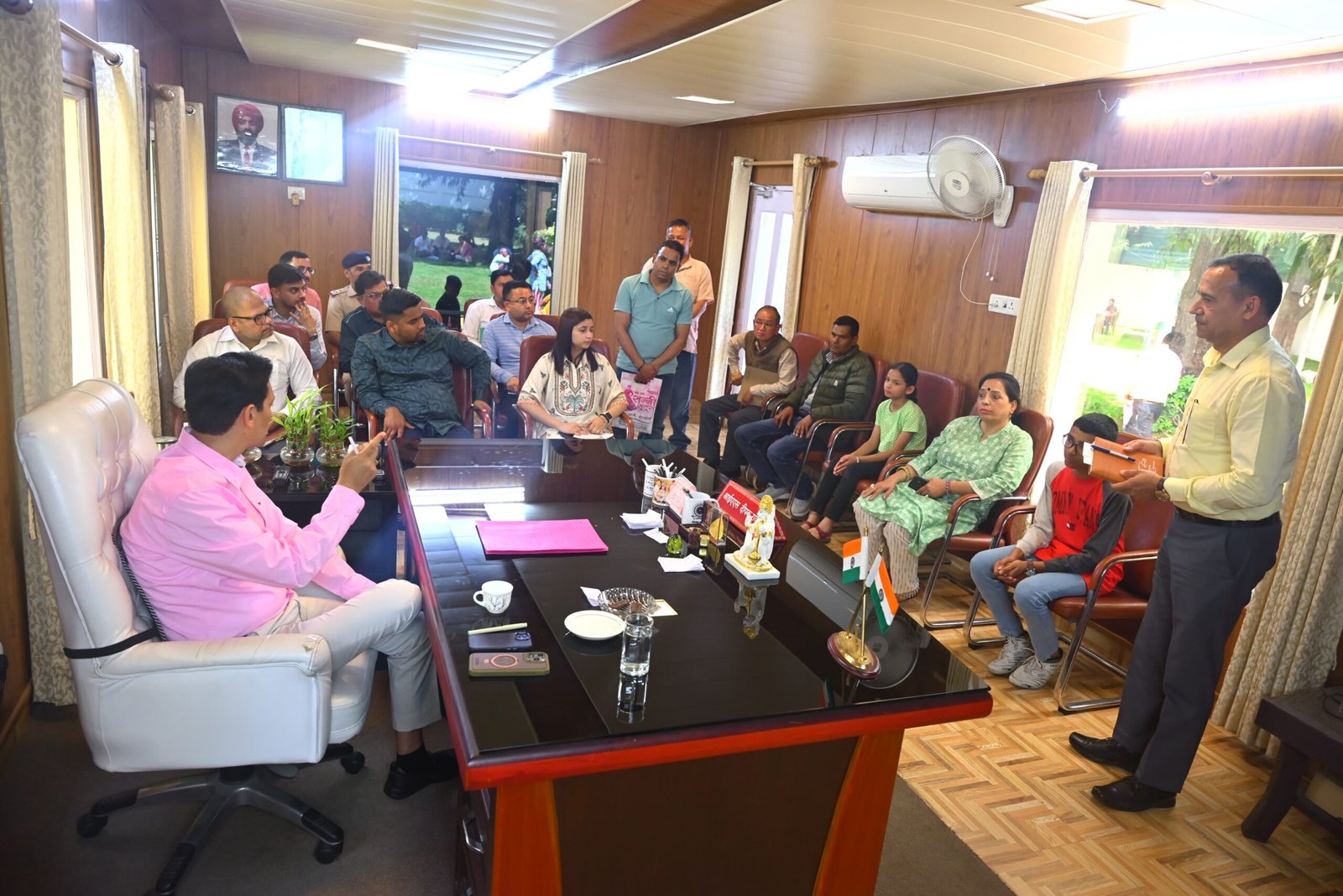 आयुक्त/सचिव मा0 मुख्यमंत्री  दीपक रावत ने जनसुनवाई में विभिन्न मामलों का समाधान किया