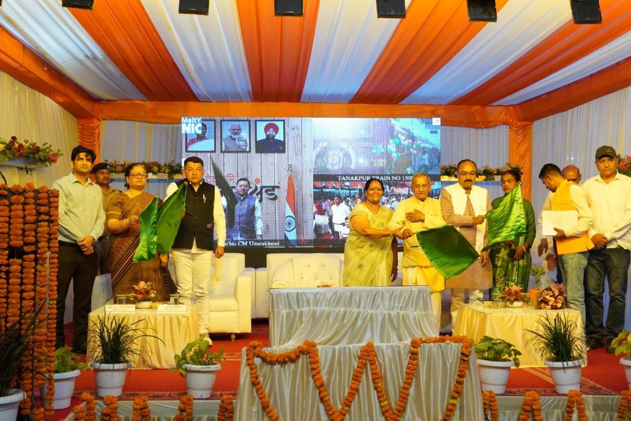 मुख्यमंत्री  धामी और केंद्रीय राज्य मंत्री अजय टम्टा ने हरी झंडी दिखाकर किया शुभारंभ