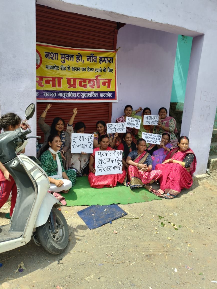 महिलाओं की विशाल रैली, आमरण अनशन की चेतावनी