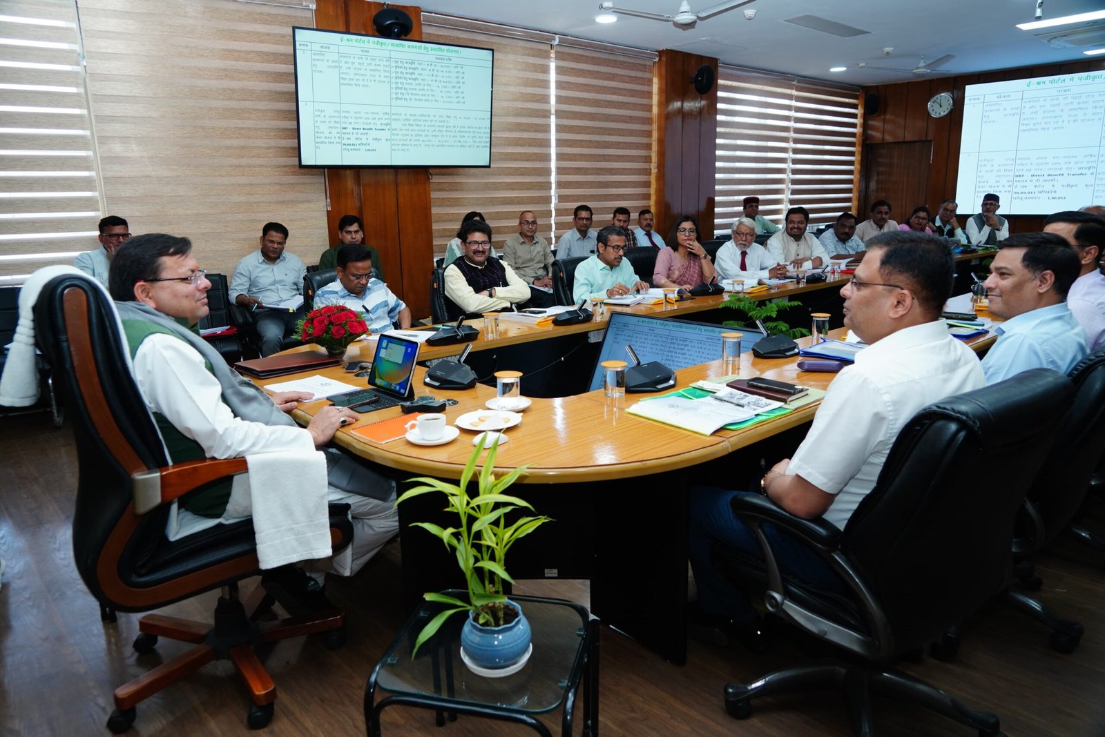 उत्तराखंड सरकार श्रमिकों के हितों के प्रति प्रतिबद्ध, योजनाओं के प्रभावी क्रियान्वयन पर जोर