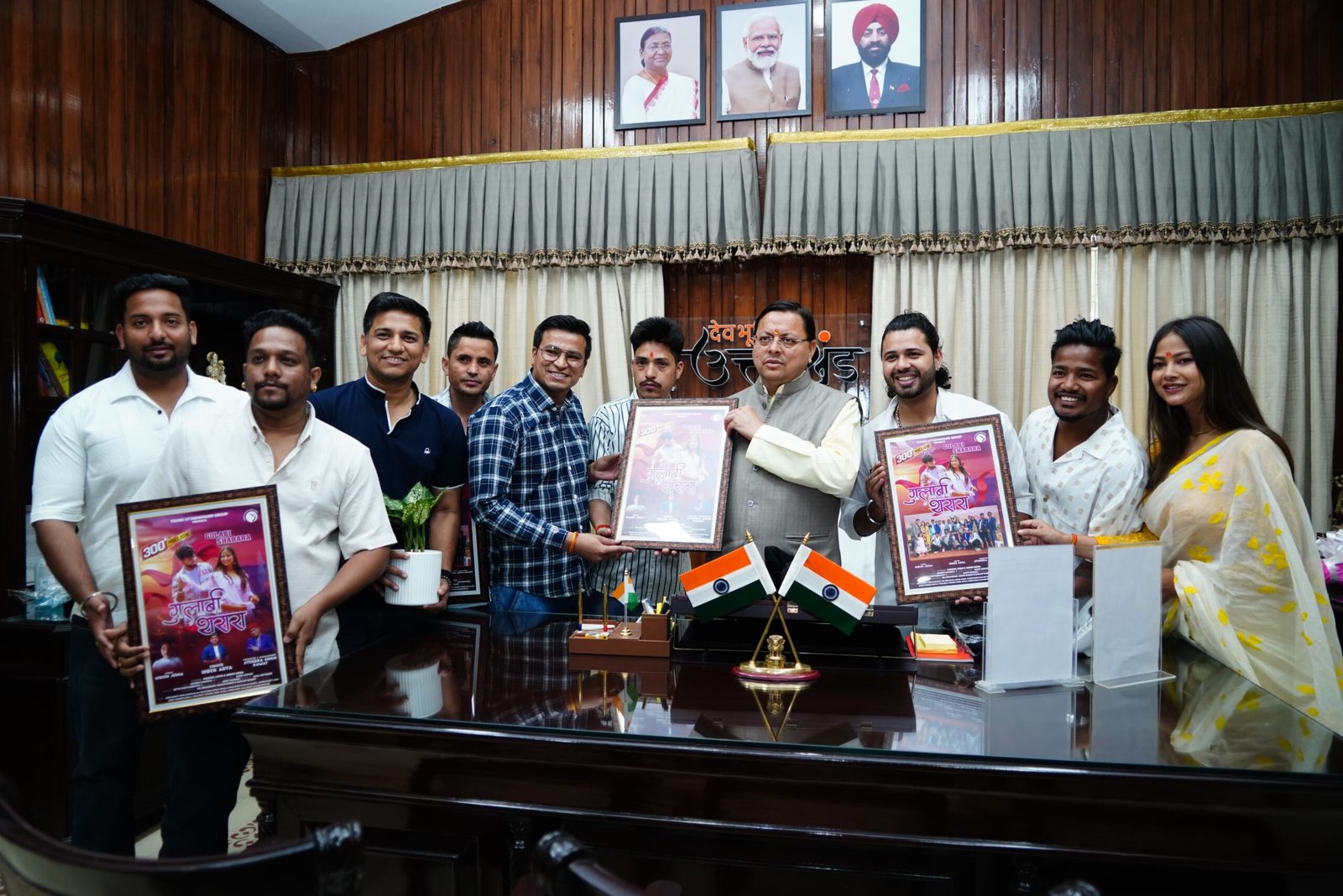 गुलाबी शरारा” की सफलता पर मुख्यमंत्री ने यंग उत्तराखंड टीम को दी बधाई