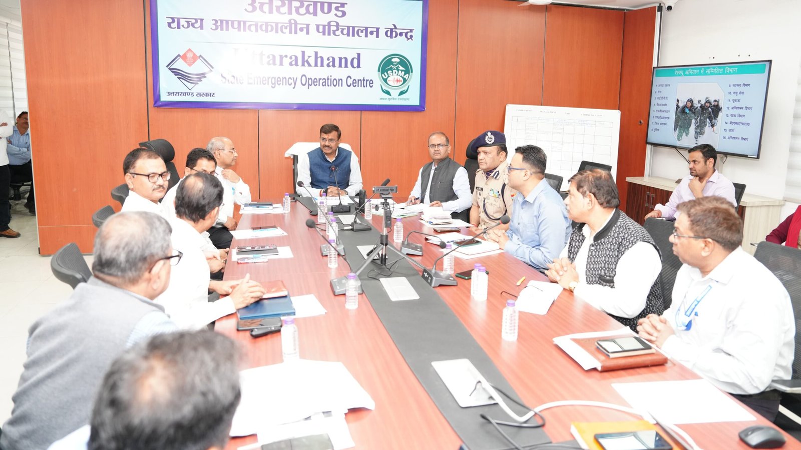 मुख्य सचिव  आनन्द बर्द्धन ने आपदा प्रबंधन विभाग की समीक्षा की