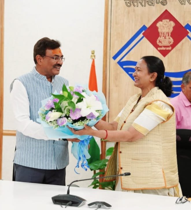 नवनियुक्त मुख्य सचिव  आनन्द बर्द्धन ने पदभार ग्रहण किया।