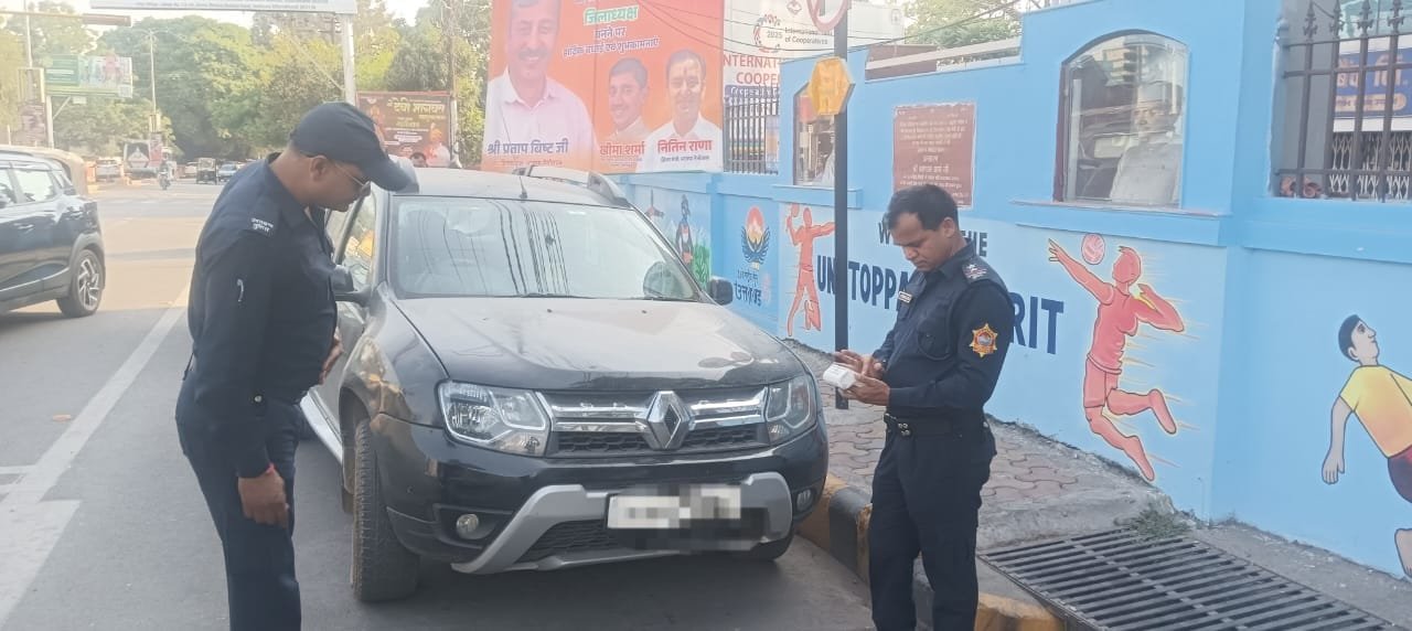 सीपीयू हल्द्वानी द्वारा विशेष अभियान, नो पार्किंग में वाहन पार्क कर यातायात अवरुद्ध करने वालों पर हुई कार्यवाही