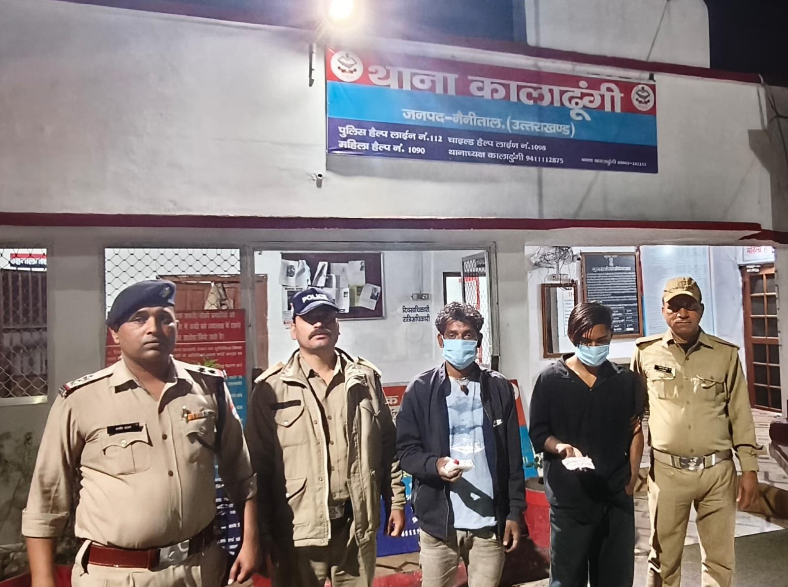नशा तस्करी पर पुलिस का शिकंजा: तीन गिरफ्तार, स्मैक व शराब बरामद